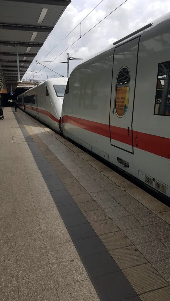 ICE zum Flughafen von wo aus wir nach Thailand fliegen