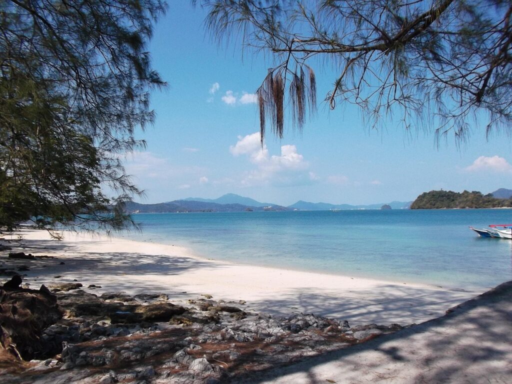 beach 1650889 1280